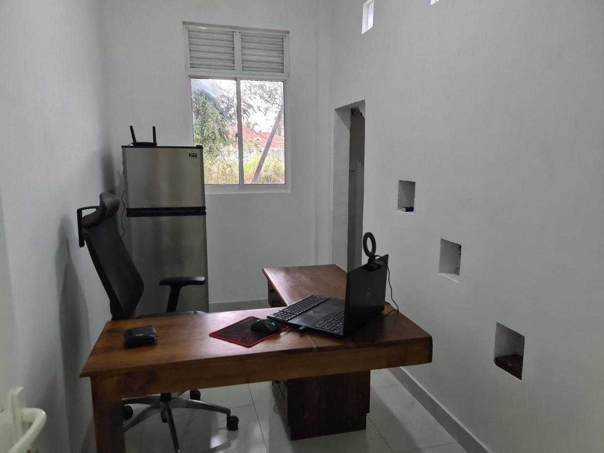 Ceylon Lodge - Airport Transit Hostel 尼甘布 外观 照片
